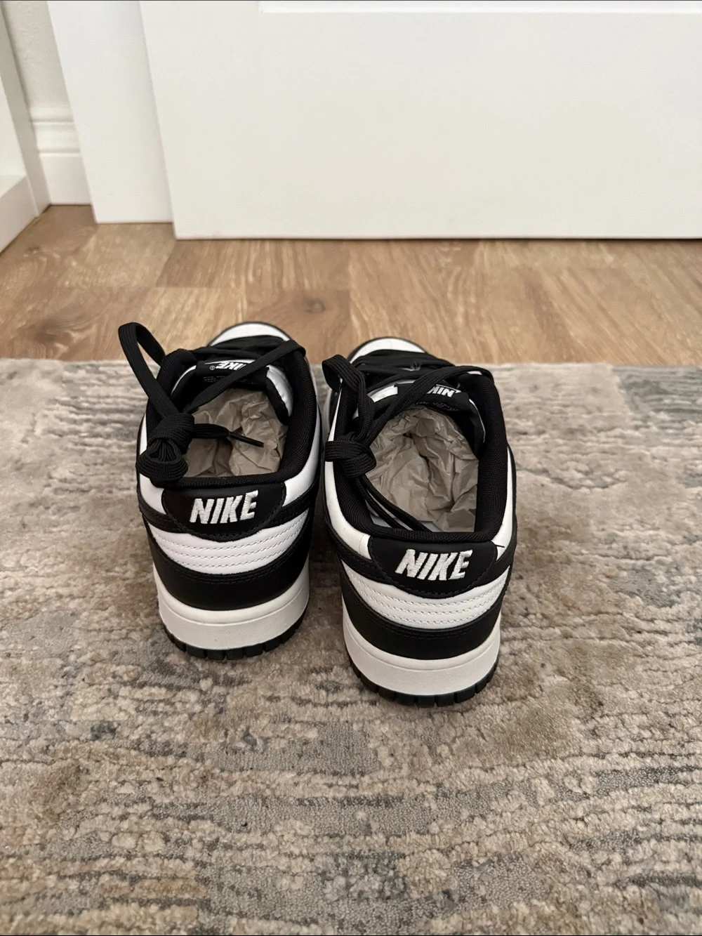 Nike Black and White Men's Low-Top Sneakers